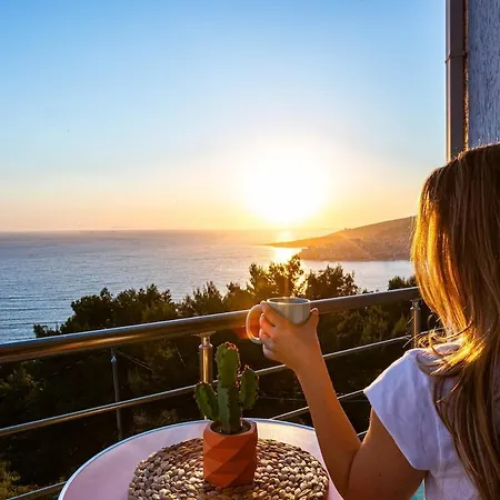 Daire Charm 6, 2br Ap Sea View, Parking